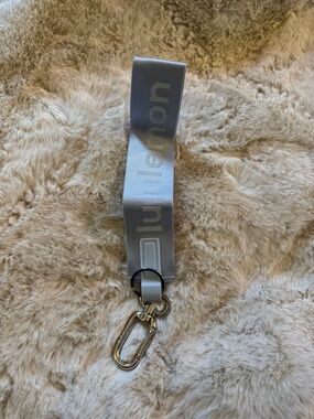 NWOT Lululemon Never Lost Keychain